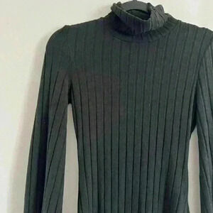 Black fitted ribbed long dress